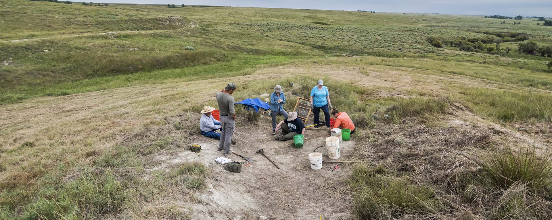 Students at an anthropology dig
